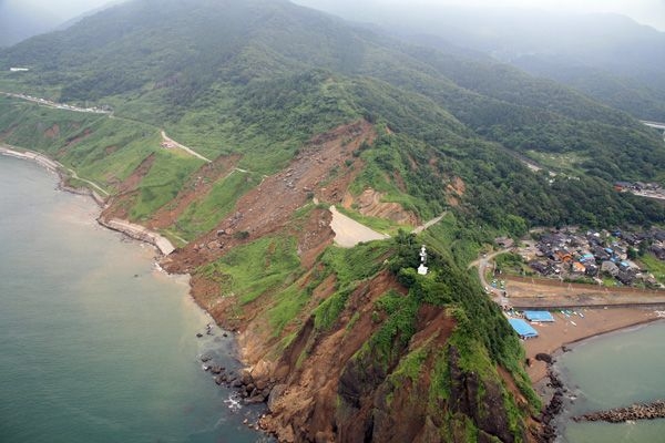 【中古】 地震・噴火災害全史/日外アソシエーツ/災害情報センター NPO法人 コメリ災害対策センター｜見附市 / 7・13新潟豪雨災害