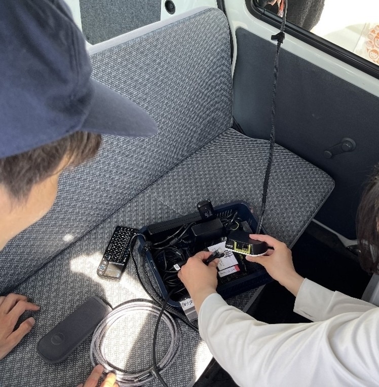 小牧市車両へ機材を設置